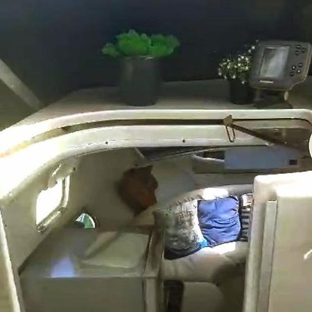 El Barco De Las Fiestas Sant Adrià de Besòs Exteriör bild